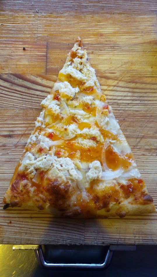 Tainan best Chicken BBQ Thai Sauce pizza Taiwan number one most popular.